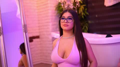 Bella online show from October 2025 05:10:01 PM