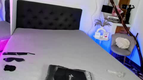 Bella Porch online show from February 2025 08:01:01 PM