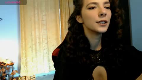 bellaqueen0701 online show from October 2025 05:15:02 AM