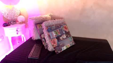 bellarooux online show from April 2026 12:16:02 PM