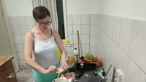 Snapshot of bellarose_2020 chatting on June 2026 07:02:02 PM Emma online show from June 2026 07:02:02 PM