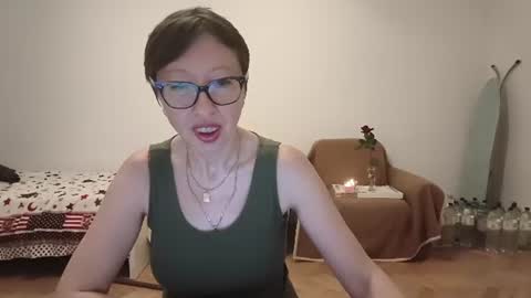 Snapshot of bellarose_2020 chatting on June 2026 07:16:01 PM Emma online show from June 2026 07:16:01 PM