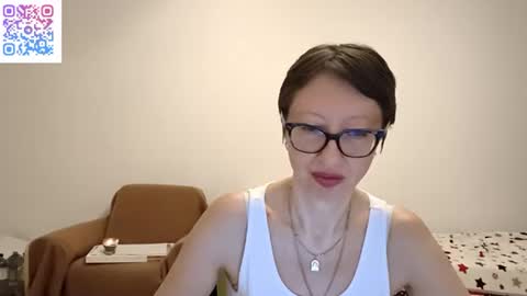 Snapshot of bellarose_2020 chatting on June 2026 08:32:02 PM Emma online show from June 2026 08:32:02 PM