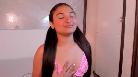 Snapshot of bellasky4 chatting on October 2025 12:01:02 PM Bella online show from October 2025 12:01:02 PM