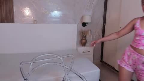 Snapshot of bellasky4 chatting on October 2025 12:37:01 PM Bella online show from October 2025 12:37:01 PM