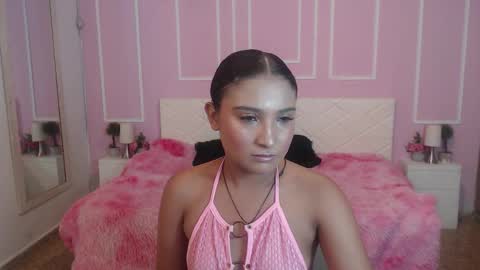 Snapshot of bellasky4 chatting on November 2025 12:18:01 PM Bella online show from November 2025 12:18:01 PM