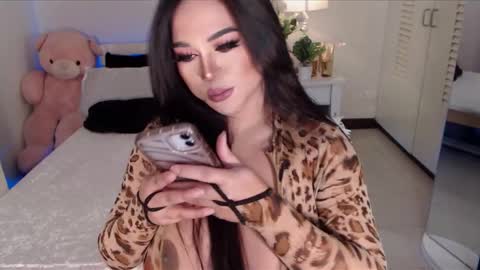 BELLA JONES online show from January 2025 10:46:01 AM