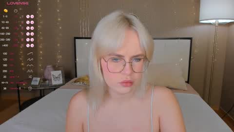 Bella online show from September 2025 12:45:02 AM