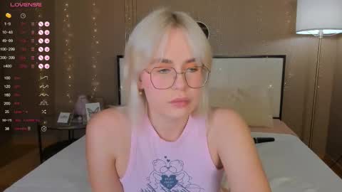 Bella online show from September 2025 12:45:02 AM