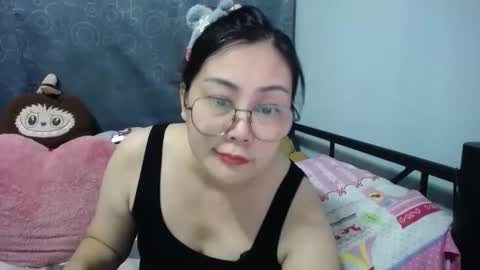 Bella online show from October 2025 10:10:01 PM