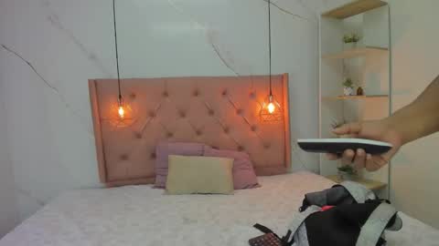 belle online show from December 2025 12:10:02 PM