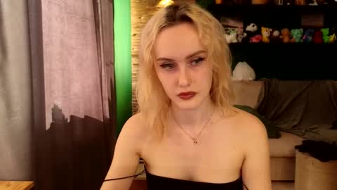 Snapshot of belle_vill chatting on September 2025 06:23:02 AM Belle online show from September 2025 06:23:02 AM