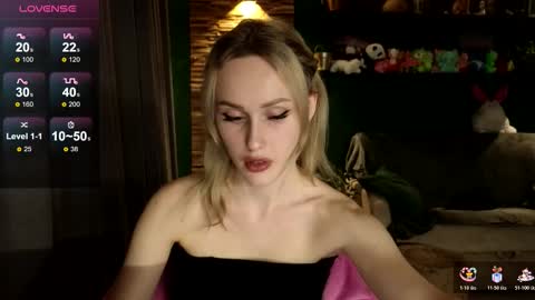 Snapshot of belle_vill chatting on November 2025 11:16:02 AM Belle online show from November 2025 11:16:02 AM