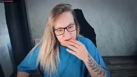 Snapshot of bellezza_ chatting on July 2026 04:51:02 AM Your Annabelle Wolf online show from July 2026 04:51:02 AM