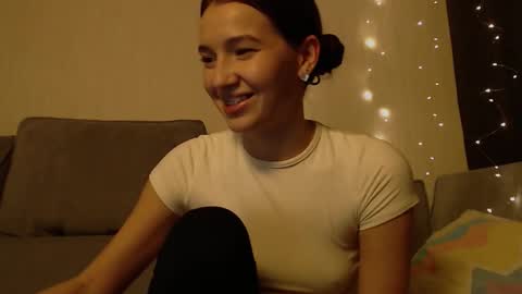 Snapshot of bellla_haddid chatting on March 2026 07:31:01 PM Bella online show from March 2026 07:31:01 PM