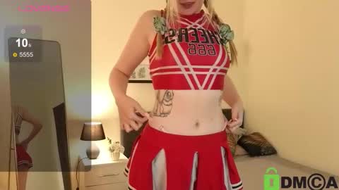 Vicki online show from November 2025 06:52:01 AM