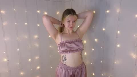 Vicki online show from November 2025 06:10:02 PM