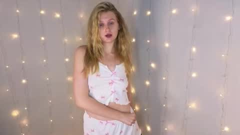 Vicki online show from November 2025 06:10:01 PM