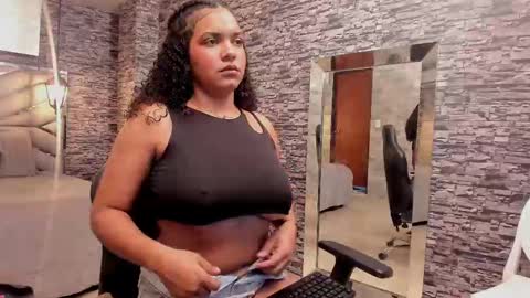 Snapshot of bellybigboobs chatting on September 2025 02:20:01 PM Belly online show from September 2025 02:20:01 PM