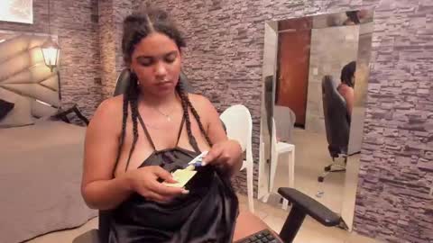 Snapshot of bellybigboobs chatting on October 2025 03:15:01 AM Belly online show from October 2025 03:15:01 AM