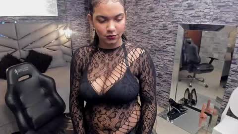 Snapshot of bellybigboobs chatting on October 2025 07:59:01 PM Belly online show from October 2025 07:59:01 PM