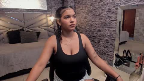 Snapshot of bellybigboobs chatting on November 2025 05:02:01 PM Belly online show from November 2025 05:02:01 PM