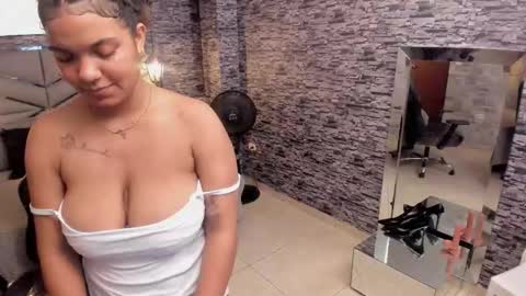 Snapshot of bellybigboobs chatting on November 2025 04:18:01 PM Belly online show from November 2025 04:18:01 PM