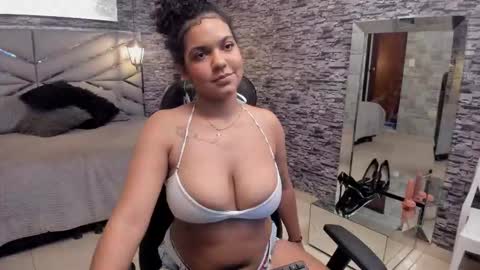 Snapshot of bellybigboobs chatting on November 2025 02:06:01 PM Belly online show from November 2025 02:06:01 PM