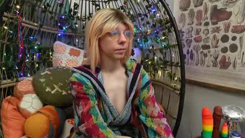 Snapshot of bendingofwillow chatting on September 2025 11:12:01 AM Willow online show from September 2025 11:12:01 AM