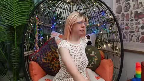 Snapshot of bendingofwillow chatting on September 2025 11:13:02 AM Willow online show from September 2025 11:13:02 AM