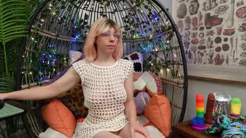 Snapshot of bendingofwillow chatting on October 2025 11:30:01 AM Willow online show from October 2025 11:30:01 AM