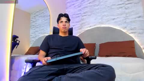 BENJAMIN online show from February 2025 07:14:01 PM