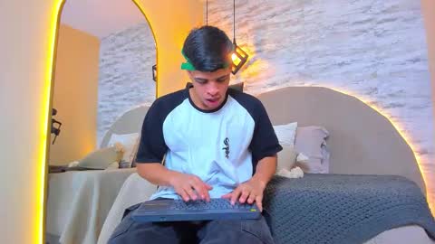 BENJAMIN online show from November 2025 01:22:02 PM