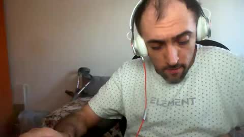 bentish online show from December 2024 12:00:02 PM