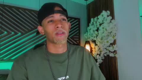 bento_fox online show from September 2025 04:02:02 AM