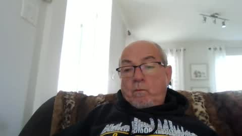 bernard1102 online show from September 2025 12:27:02 PM