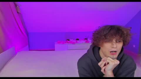 Danny and Kira online show from March 2025 08:08:01 AM