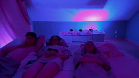 Danny and Kira online show from March 2025 05:18:02 PM