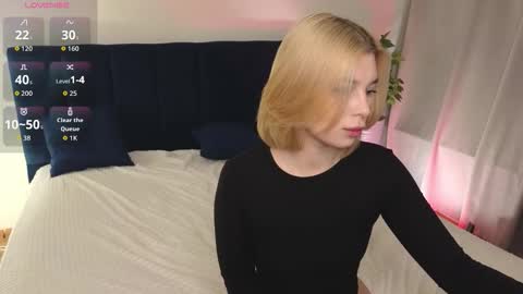 Danny and Kira online show from October 2025 08:31:02 PM