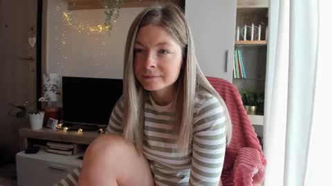 Snapshot of bestgirl_ofthe_neighborhood chatting on January 2025 08:55:01 AM Vicky online show from January 2025 08:55:01 AM