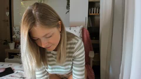 Snapshot of bestgirl_ofthe_neighborhood chatting on January 2025 07:07:01 PM Vicky online show from January 2025 07:07:01 PM