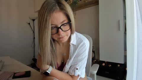 Snapshot of bestgirl_ofthe_neighborhood chatting on September 2025 06:27:02 AM Vicky online show from September 2025 06:27:02 AM