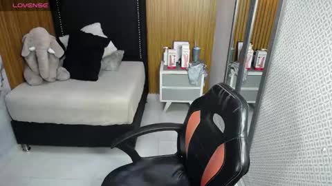 carolina  online show from January 2026 12:10:01 PM