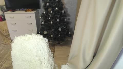 Elizabeth online show from December 2024 06:09:01 PM