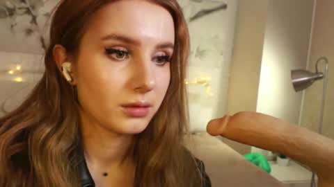 Snapshot of bettyrouse chatting on February 2025 09:43:01 PM Betty online show from February 2025 09:43:01 PM