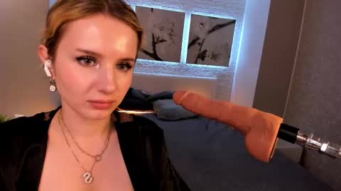 Snapshot of bettyrouse chatting on September 2025 08:57:01 PM Betty online show from September 2025 08:57:01 PM