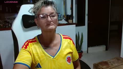Snapshot of bety_cum3 chatting on June 2026 01:37:01 AM bibiana online show from June 2026 01:37:01 AM