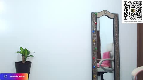 Snapshot of beuty_goddes777 chatting on February 2025 02:19:02 PM Nicolle Aviles online show from February 2025 02:19:02 PM