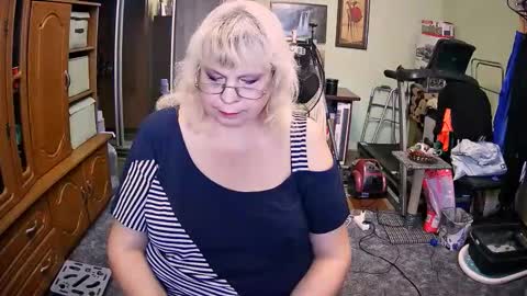 Snapshot of beverlyqcynia chatting on September 2025 11:45:01 AM BeverlyQCynia online show from September 2025 11:45:01 AM