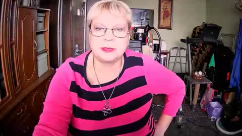 Snapshot of beverlyqcynia chatting on October 2025 11:32:02 AM BeverlyQCynia online show from October 2025 11:32:02 AM